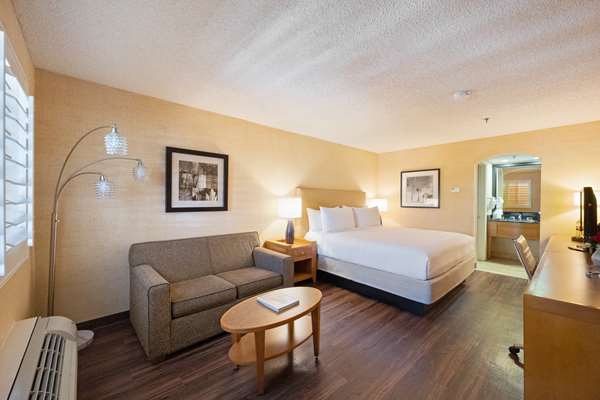  - Best Western Plus Las Brisas Hotel Palm Springs