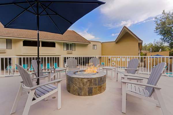 Pool - Best Western Plus Novato Oaks Inn - US 101, Exit 458
