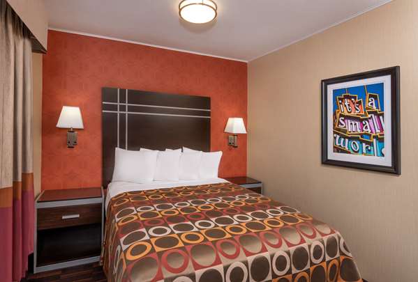  - Best Western Plus Raffles Inn & Suites Anaheim