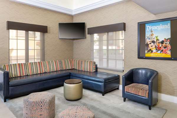  - Best Western Plus Raffles Inn & Suites Anaheim
