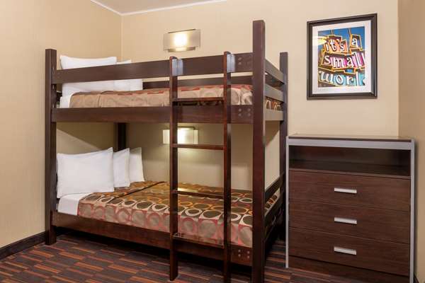  - Best Western Plus Raffles Inn & Suites Anaheim