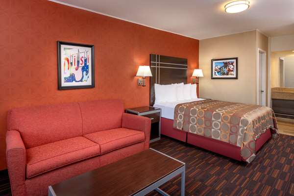  - Best Western Plus Raffles Inn & Suites Anaheim