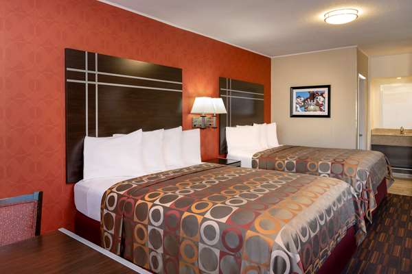  - Best Western Plus Raffles Inn & Suites Anaheim