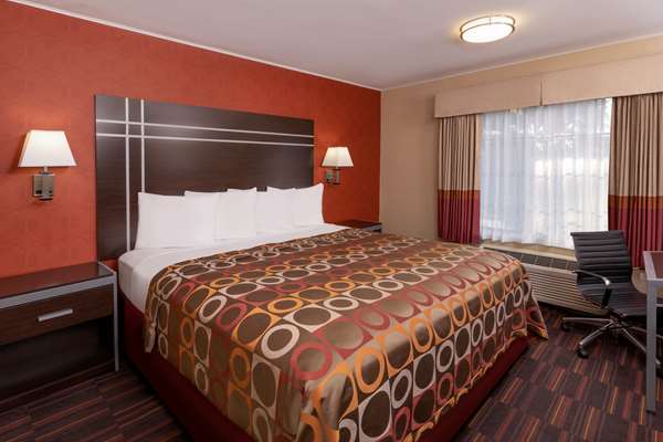  - Best Western Plus Raffles Inn & Suites Anaheim