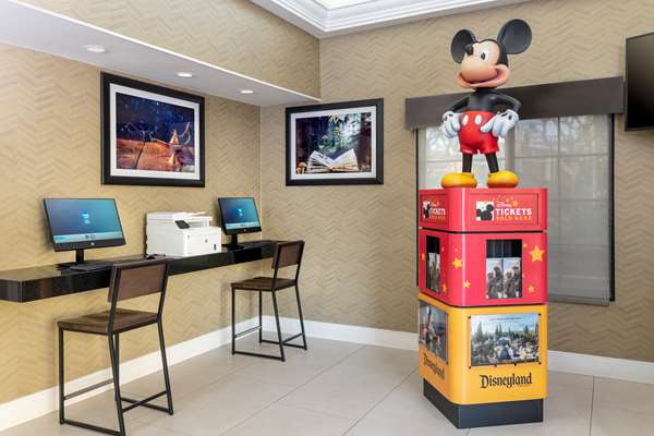  - Best Western Plus Raffles Inn & Suites Anaheim