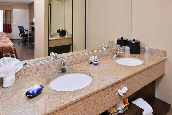  - Best Western Plus Raffles Inn & Suites Anaheim