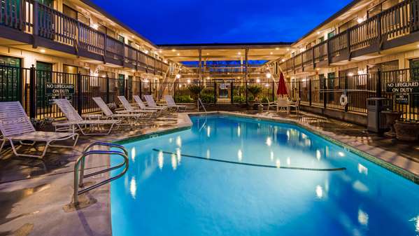 Pool - Best Western Shadow Inn Woodland - I-5, Exit 538