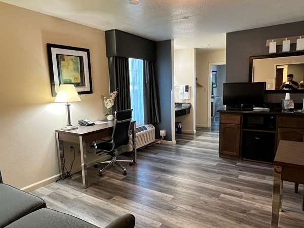Suite - Best Western Americana Hotel Dinuba