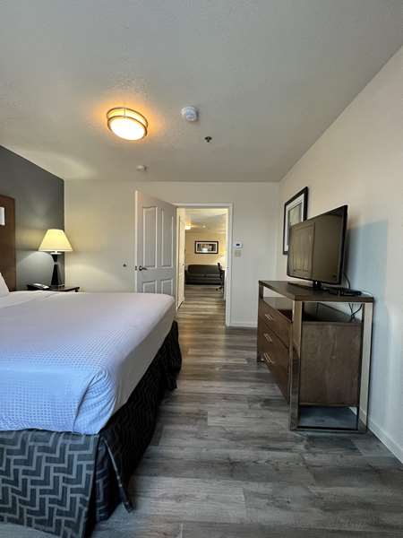 Suite - Best Western Americana Hotel Dinuba