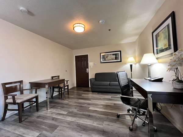 Suite - Best Western Americana Hotel Dinuba