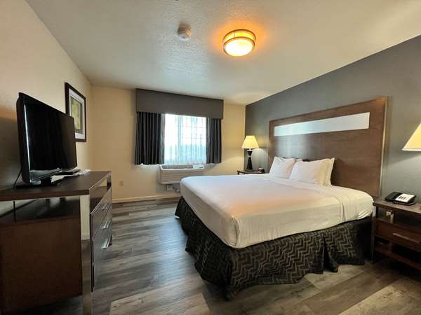 Suite - Best Western Americana Hotel Dinuba