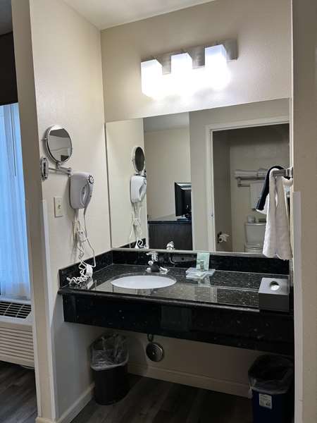 Suite - Best Western Americana Hotel Dinuba
