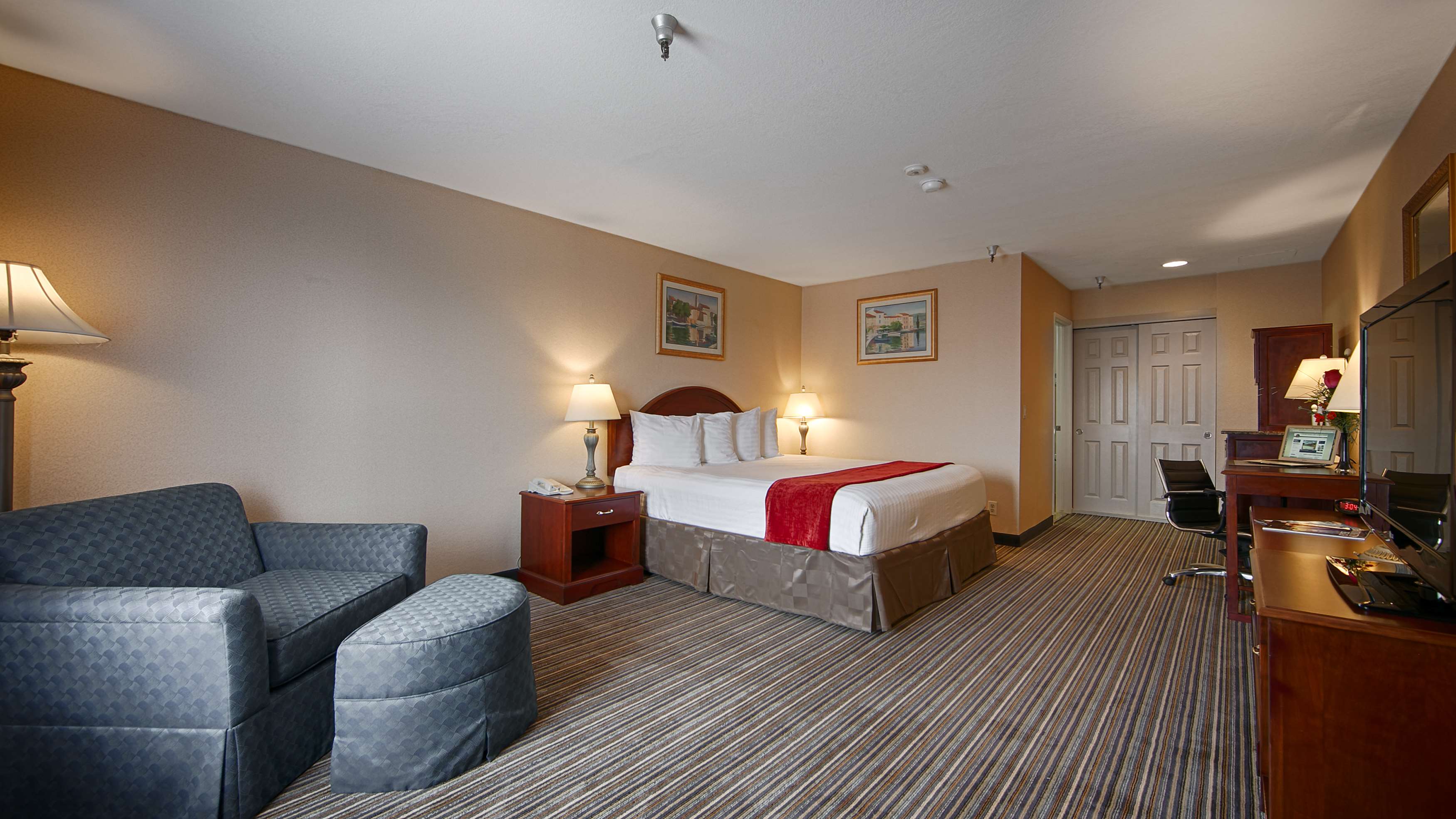 Best Western Surf City Room Type - 1 King Bed, Non-Smoking, Refrigerator, Wi-Fi, Full Breakfast