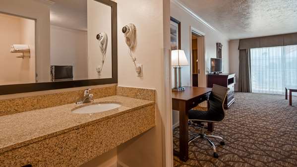  - Best Western Salinas Monterey Hotel - US 101, Exit 328