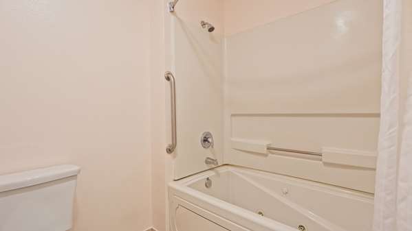  - Best Western Salinas Monterey Hotel - US 101, Exit 328