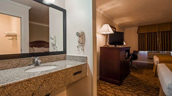 - Best Western Salinas Monterey Hotel - US 101, Exit 328