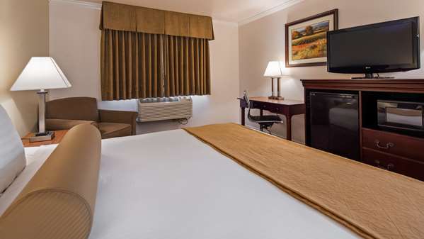  - Best Western Salinas Monterey Hotel - US 101, Exit 328