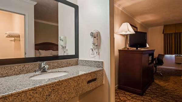  - Best Western Salinas Monterey Hotel - US 101, Exit 328