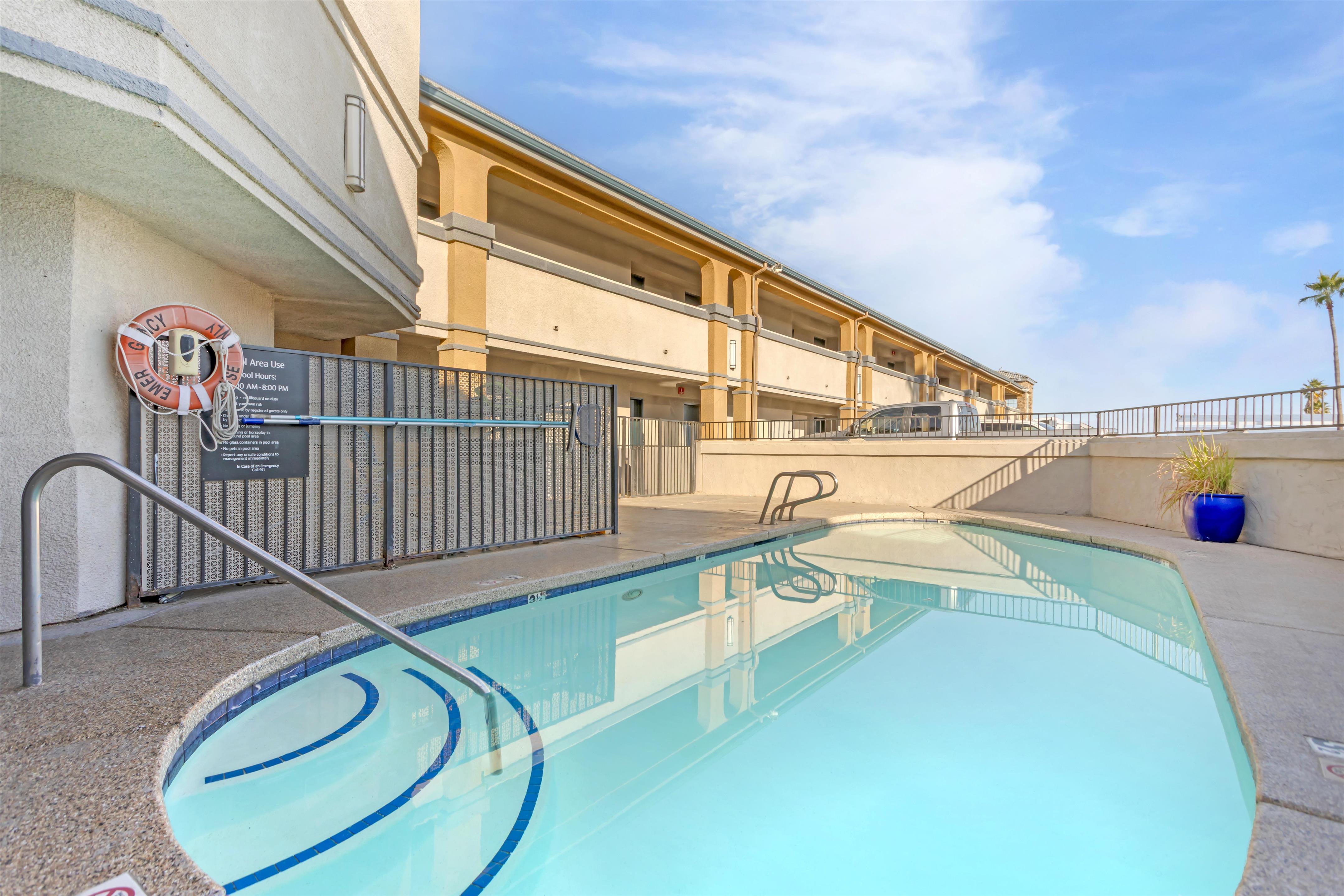 Outdoor Pool | Best Western Kettleman City Inn & Suites
