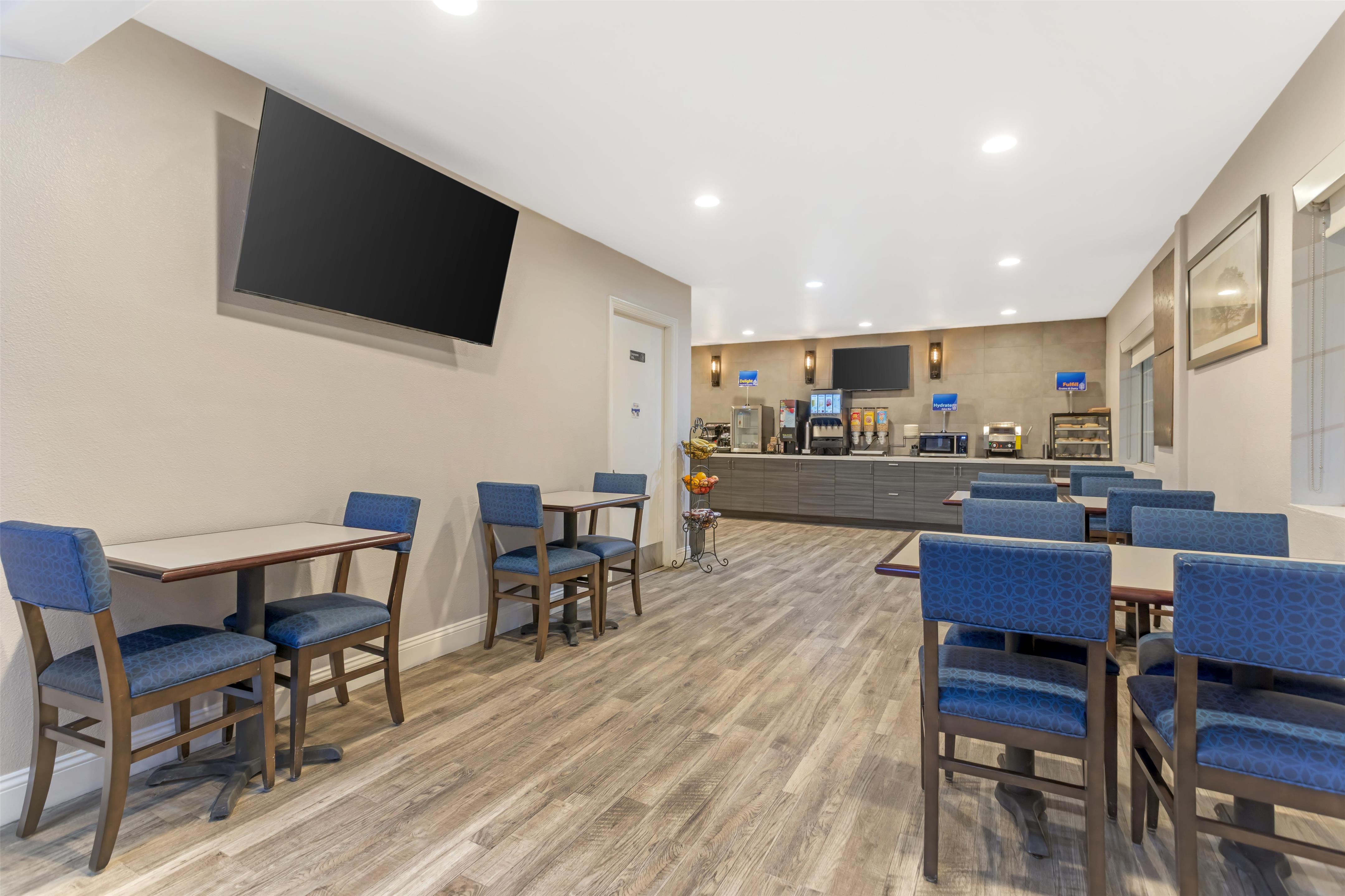 Breakfast Area | Best Western Kettleman City Inn & Suites