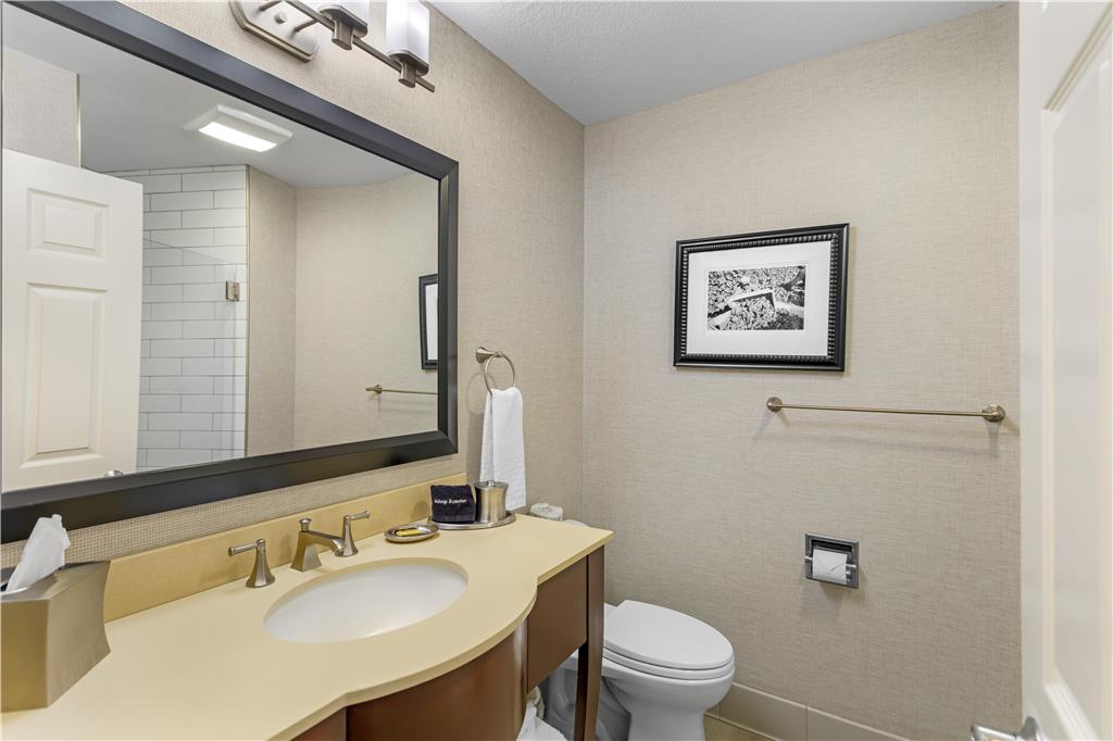 Best Western Plus Stevenson Manor-guestroom-Guest Room,Bathroom,On-Site.jpg