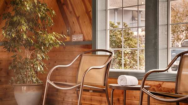 Pool - Best Western Plus Bayshore Inn Eureka