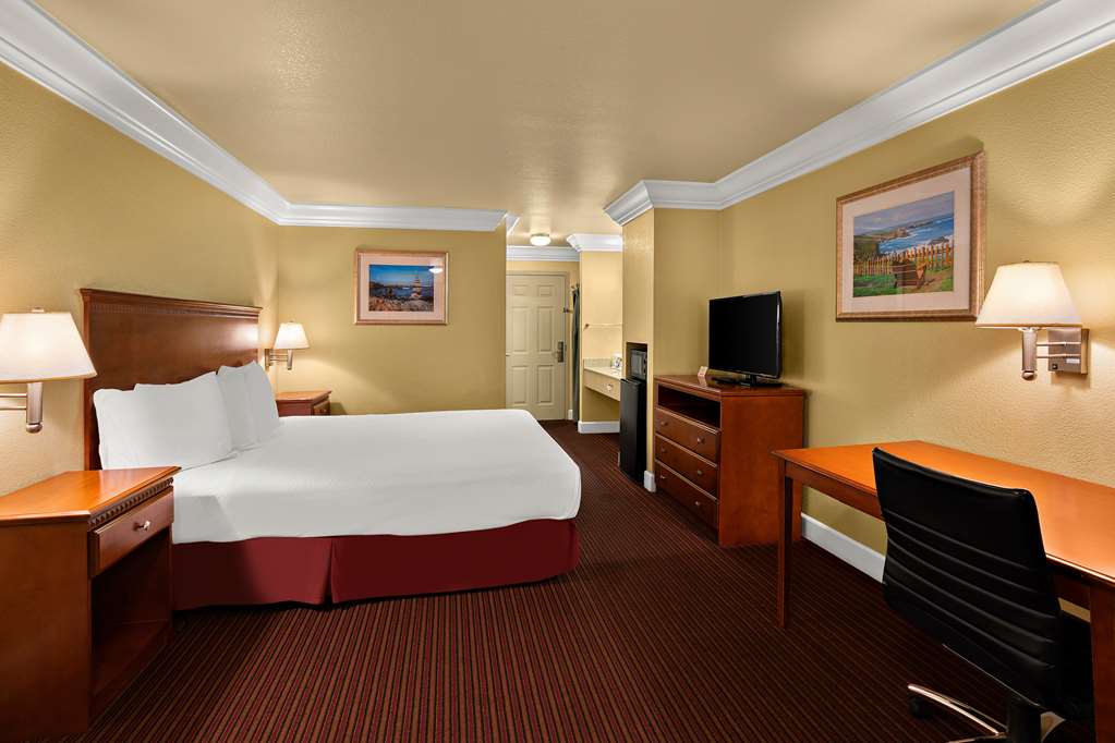 Best Western Willits Inn-guestroom-Guest Room,On-Site.jpg