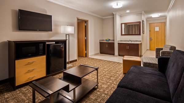 Suite - Best Western Los Angeles Worldport Hotel Wilmington - I-110, Exit 4