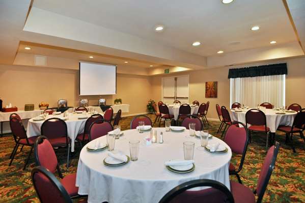  - Best Western Plus Villa Del Lago Inn Patterson - I-5, Exit 434