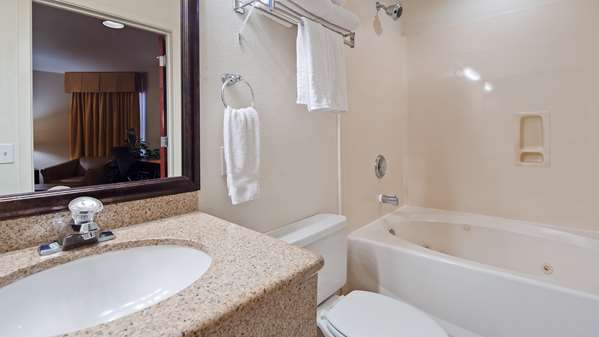  - Best Western Plus Villa Del Lago Inn Patterson - I-5, Exit 434