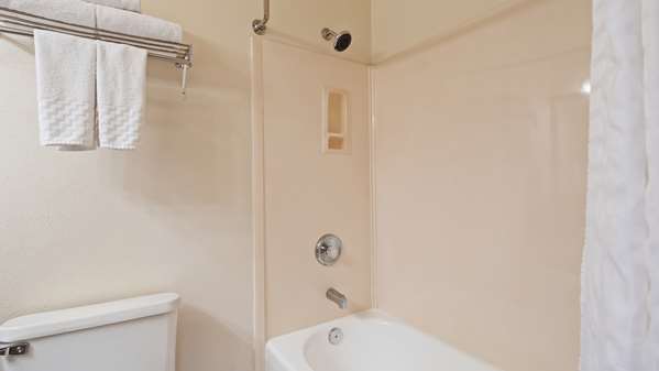  - Best Western Plus Villa Del Lago Inn Patterson - I-5, Exit 434