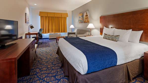  - Best Western Plus Villa Del Lago Inn Patterson - I-5, Exit 434