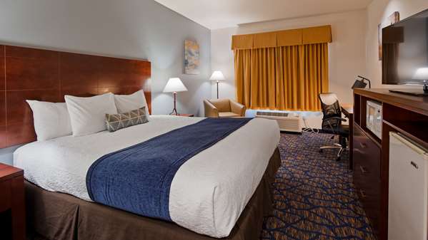 - Best Western Plus Villa Del Lago Inn Patterson - I-5, Exit 434