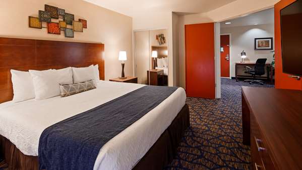  - Best Western Plus Villa Del Lago Inn Patterson - I-5, Exit 434