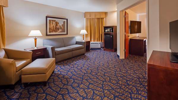  - Best Western Plus Villa Del Lago Inn Patterson - I-5, Exit 434