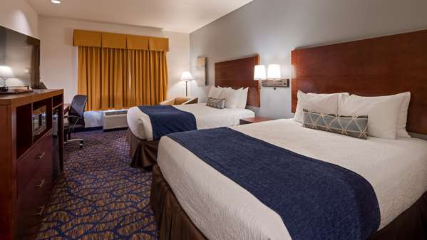  - Best Western Plus Villa Del Lago Inn Patterson - I-5, Exit 434