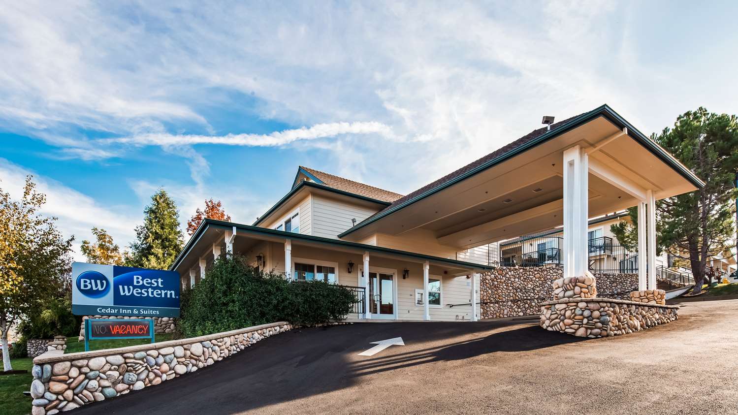 Best Western Cedar Inn & Suites Angels Camp, CA See Discounts