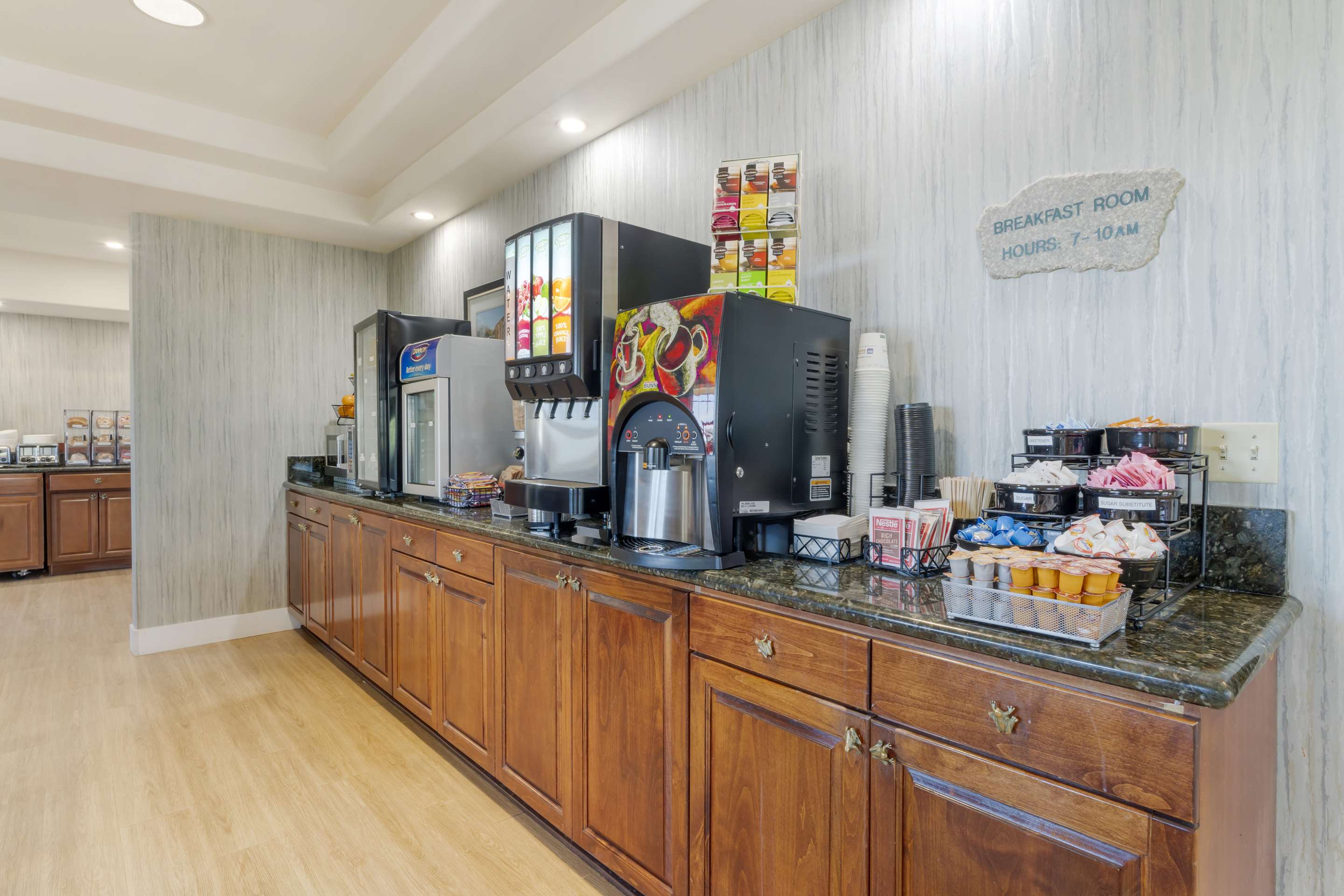 Breakfast Area | Best Western Cedar Inn & Suites