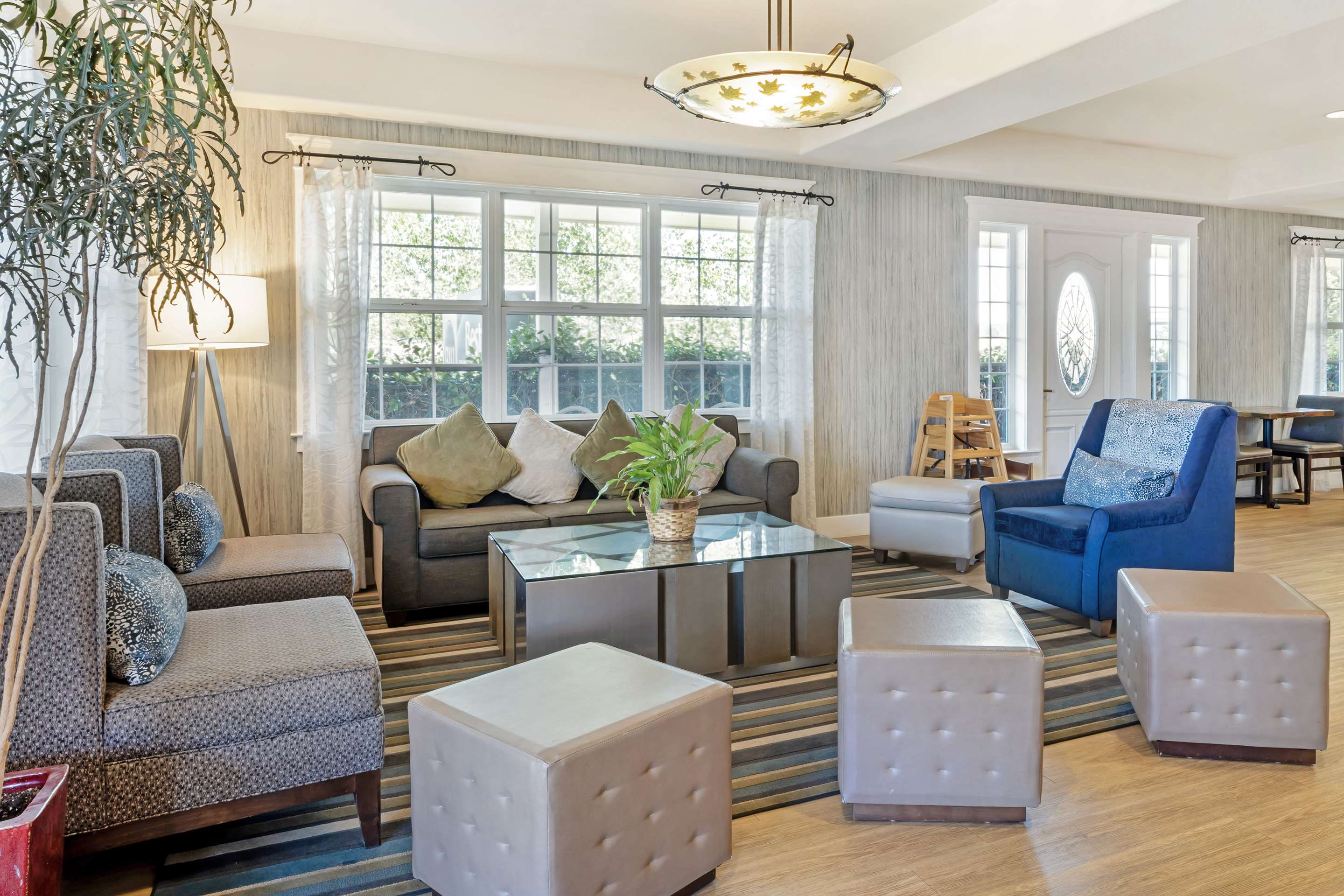 Lobby | Best Western Cedar Inn & Suites