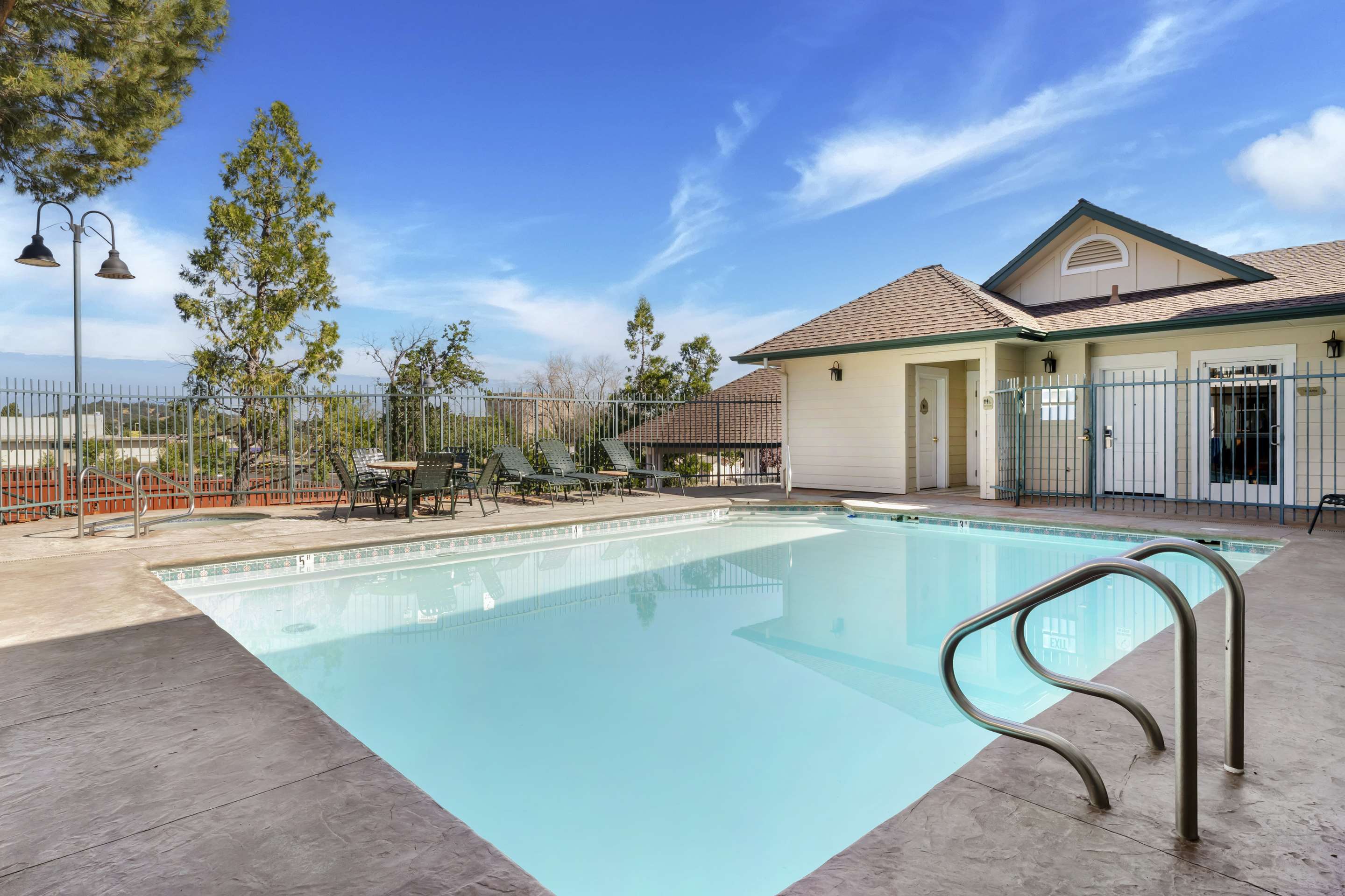 Pool | Best Western Cedar Inn & Suites