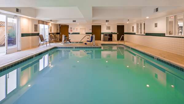 Pool - Best Western Plus Airport Inn & Suites Oakland