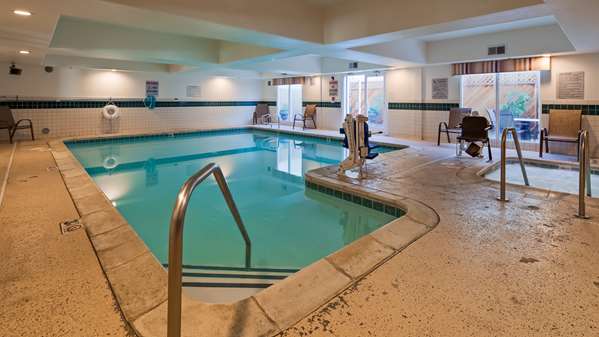 Pool - Best Western Plus Airport Inn & Suites Oakland