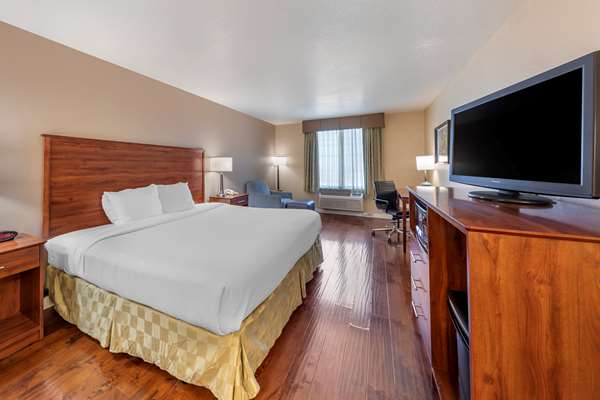  - Best Western Plus John Jay Inn & Suites Palmdale - CA 14, Exit 35