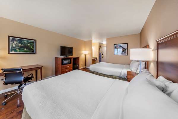  - Best Western Plus John Jay Inn & Suites Palmdale - CA 14, Exit 35