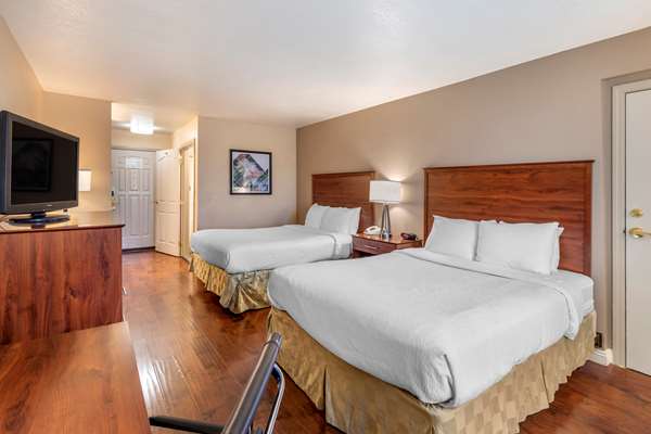  - Best Western Plus John Jay Inn & Suites Palmdale - CA 14, Exit 35