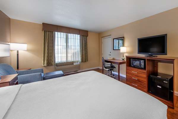  - Best Western Plus John Jay Inn & Suites Palmdale - CA 14, Exit 35