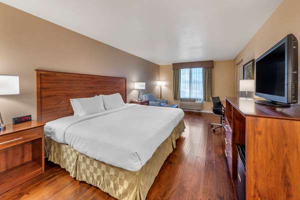  - Best Western Plus John Jay Inn & Suites Palmdale - CA 14, Exit 35