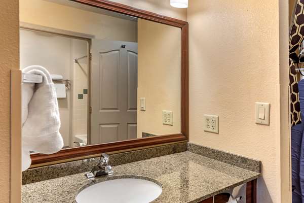  - Best Western Plus John Jay Inn & Suites Palmdale - CA 14, Exit 35
