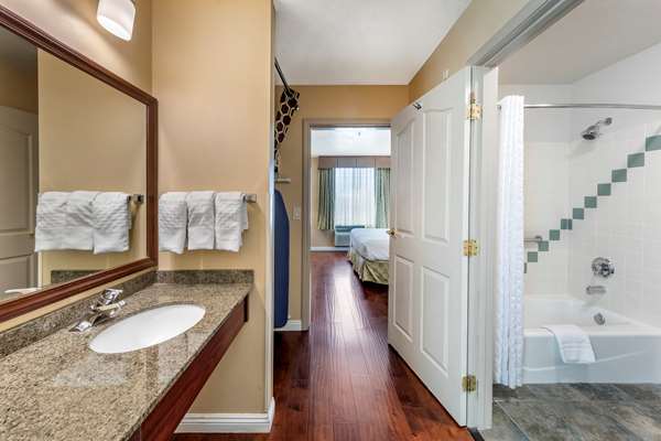  - Best Western Plus John Jay Inn & Suites Palmdale - CA 14, Exit 35