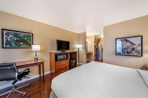  - Best Western Plus John Jay Inn & Suites Palmdale - CA 14, Exit 35